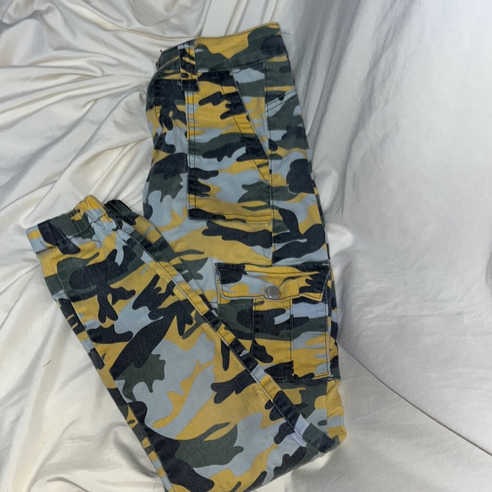 Caulk Yellow, Army Green, & Grey Camo V.I.P Booty Poppin Slim Cargos